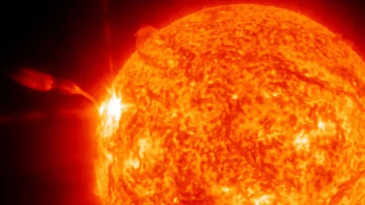 Scientists Say Solar Flares Are Hotter Than Expected, Could Reach 108 Million Degrees