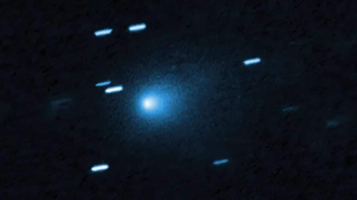 NASA's Hubble Captures Interstellar Comet 3I/ATLAS Ahead of Close Mars Flyby