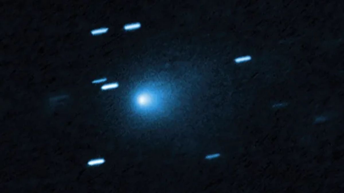 NASA's Hubble Captures Interstellar Comet 3I/ATLAS Ahead of Close Mars Flyby