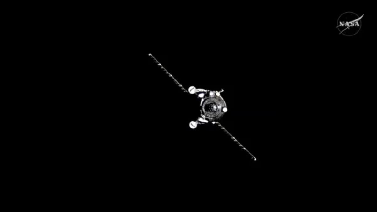 Russia’s Progress-93 Cargo Spacecraft Successfully Docks with International Space Station