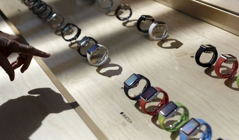 Smartwatch Sales Tumble in Q3 2016, Dragged Down by Apple: IDC