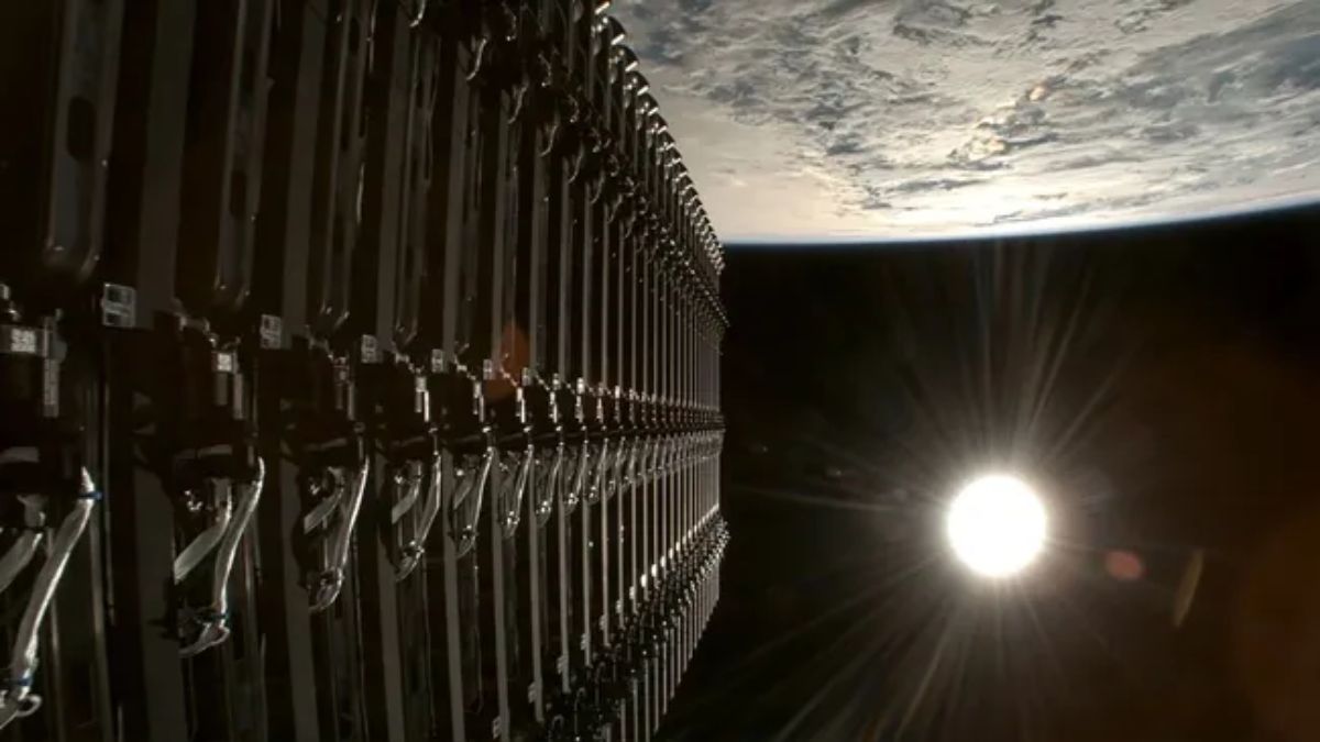 Starlink Satellite Breaks Apart in Orbit, Begins Uncontrolled Fall Toward Earth After SpaceX Anomaly