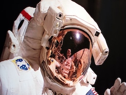 China Introduces Advanced Spacesuit for 2030 Moon Landing Mission China Introduces Advanced Spacesuit for 2030 Moon Landing Mission
