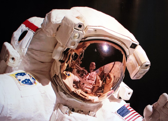 China Introduces Advanced Spacesuit for 2030 Moon Landing Mission