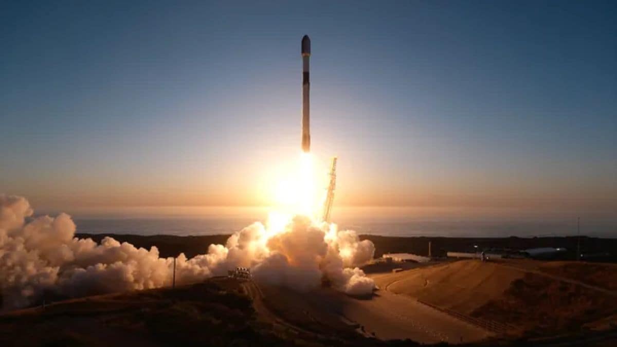SpaceX Launches 24 More Starlink Satellites, Nears 10,500 in Orbit