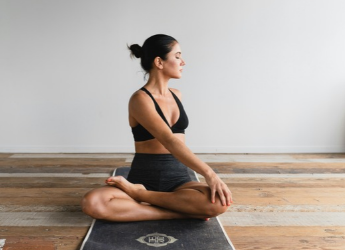 Best Yoga Mats with Carry Straps Under ₹999 for Easy Travel