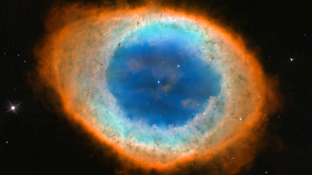Does NASA&rsquo;s Hubble Space Telescope Work Like a Phone Camera? Find Out Here