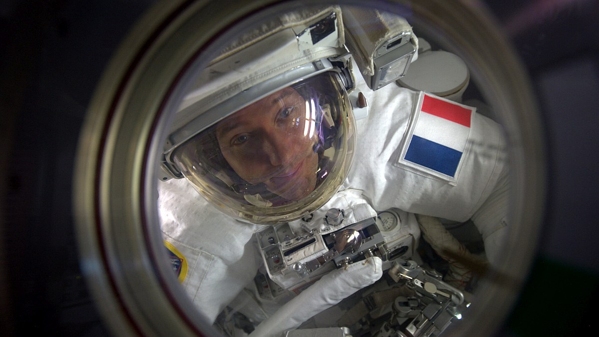 Astronaut Aboard ISS Uses Bungee Cords to Avoid Flying Away From Treadmill: Watch