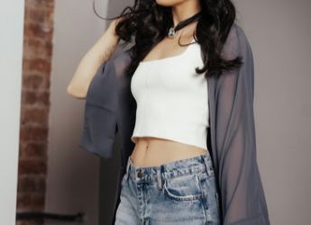 5 Trendy Boho-Chic Shrugs & Capes Under ₹899 to Supercharge Your Outfits