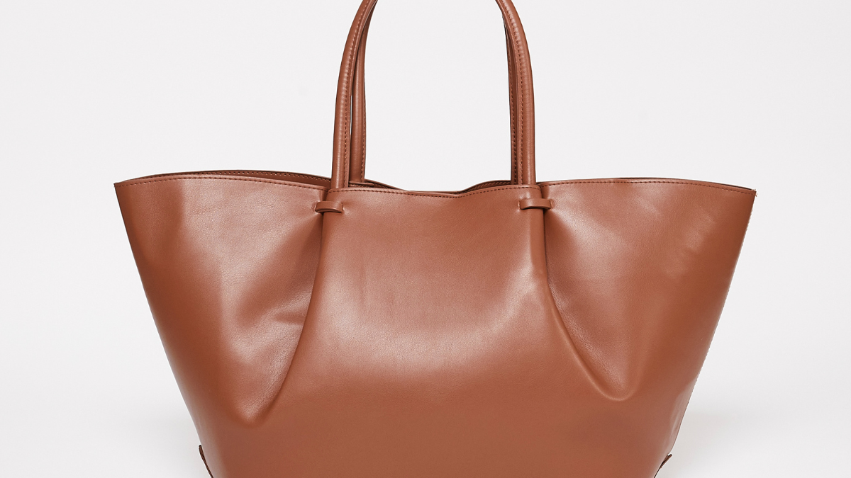 Shop H&amp;M&#039;s Trendy Totes: The Best Bags Deal on Myntra!