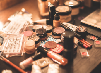 Beginner's Makeup Kit: Must-Haves from Myntra Diwali sale Under Rs. 399 Beginner's Makeup Kit: Must-Haves from Myntra Diwali sale Under Rs. 399