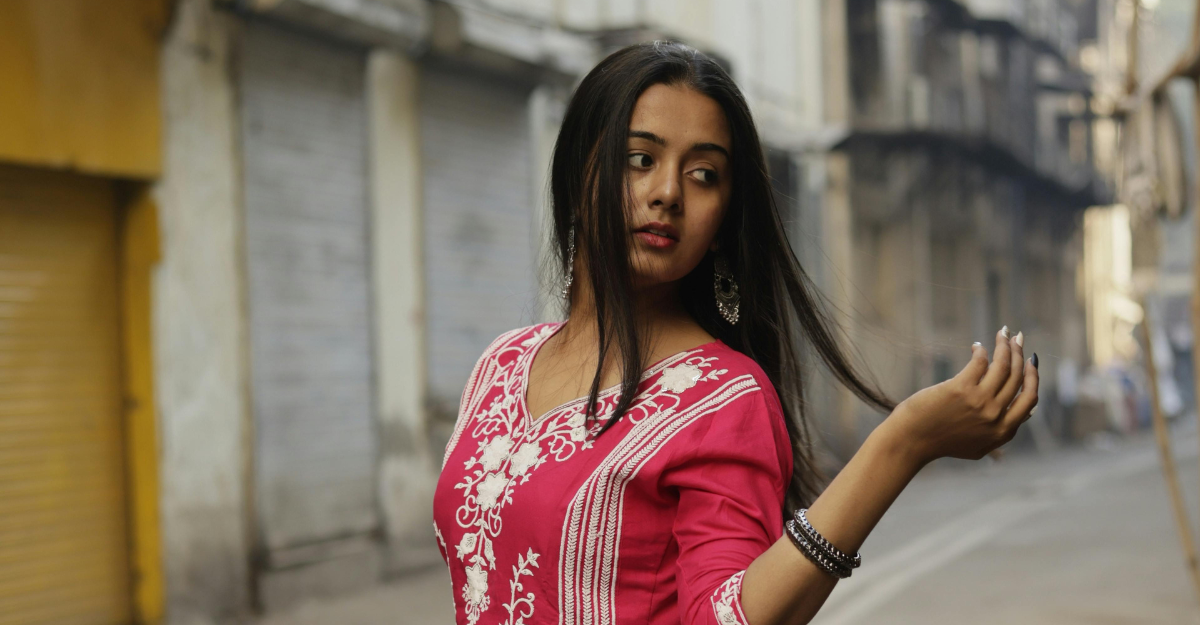 5 Stunning Kashmiri Winter Suits for Ladies: Stay Warm with Elegant Works