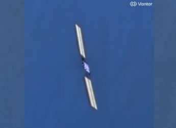 Failing Starlink Satellite Photographed in Orbit Before Fiery Reentry