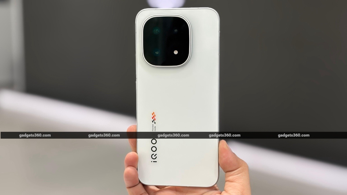 iQOO 15 ভারতে 100W ফাস্ট চার্জিং, 16GB র‍্যাম ও 100x জুম ক্যামেরা সহ লঞ্চ হল, দাম জেনে নিন