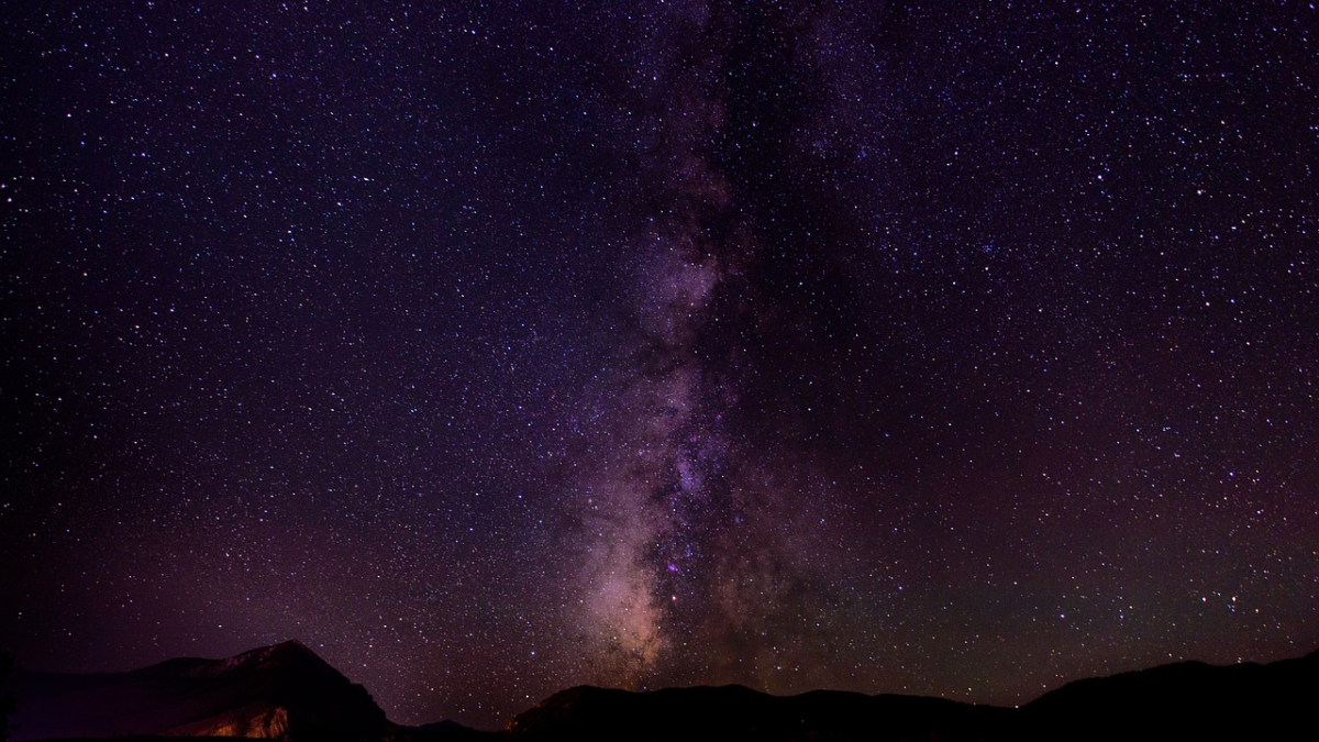 Astrophotographer Captures Milky Way Over Easter Island's Moai During Eclipse
