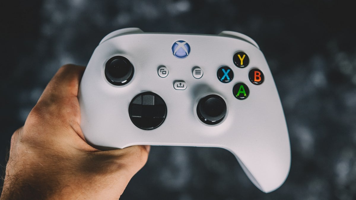 how to connect an xbox controller to a pc