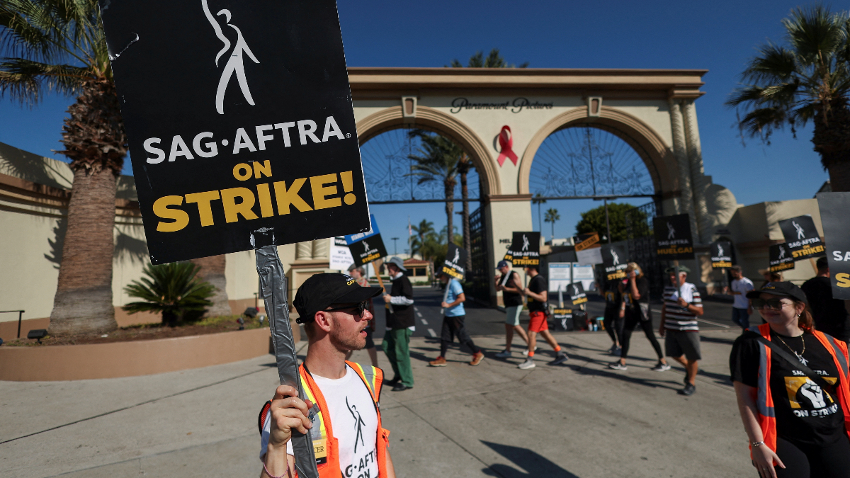 Hollywood Actors Reach Tentative Agreement With Movie Studios to End Strike