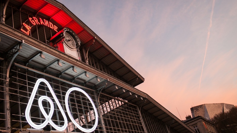 Airbnb Eyes the Sky With Hire of Aviation Executive