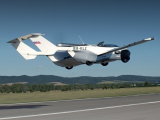 Flying Cars to Be Reality Soon? Watch Klein Vision&#039;s AirCar Take an Inter-City Test Flight