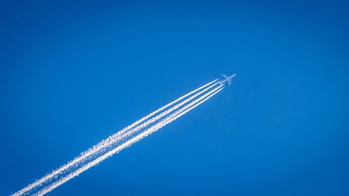 Jet Fuel From CO2? Breakthrough Could Make Air Travel Carbon Neutral