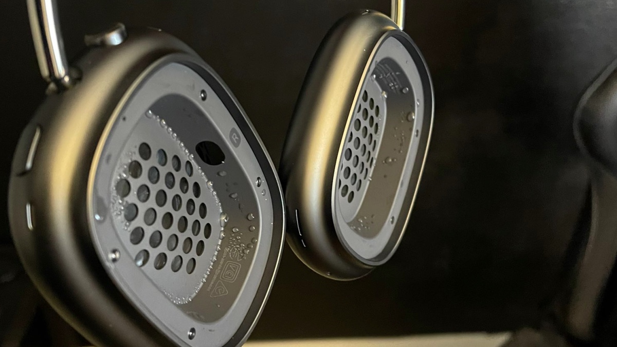 Apple AirPods Max Showing Condensation Issues Near Drivers, Some Users Report