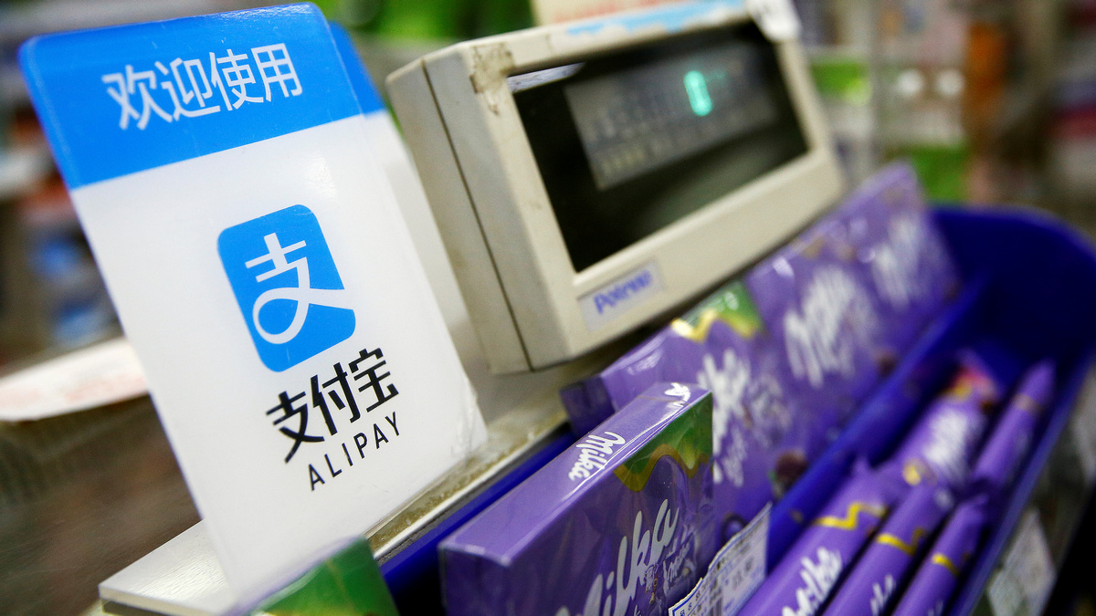 China Mobile Payment Giants Alipay, WeChat Open to International Cards