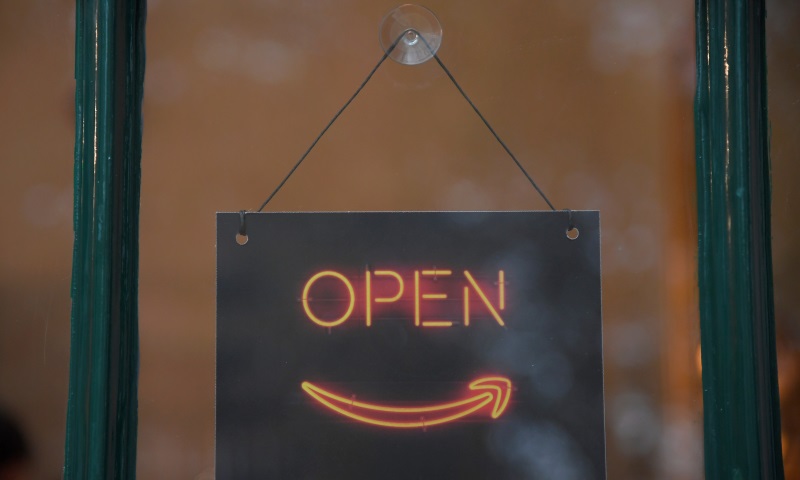 Amazon Workers Strike at Italian, German Warehouses on Black Friday