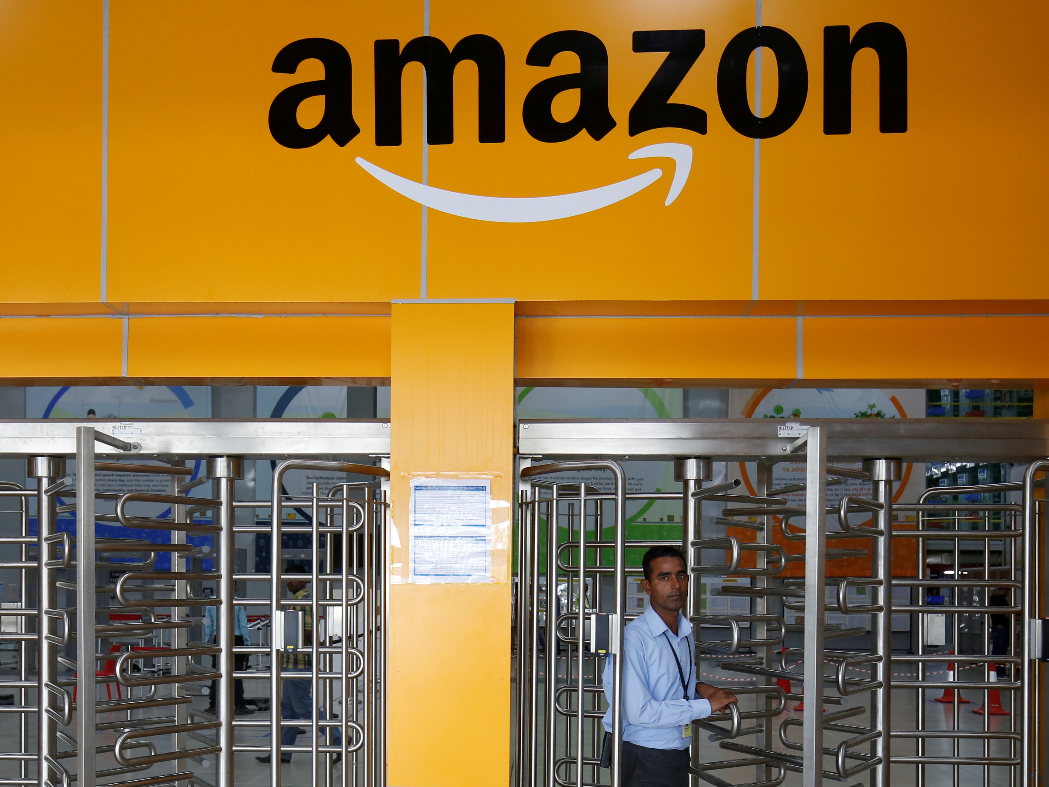Amazon, Samara Said to Buy India&#039;s &#039;More&#039; Retail Chain for $580 Million