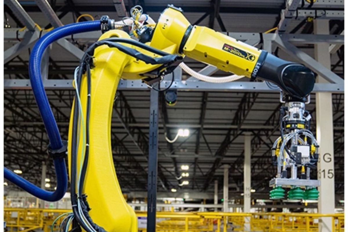 Amazon Is Reportedly Planning to Replace Half a Million Workers With Robots and Automation