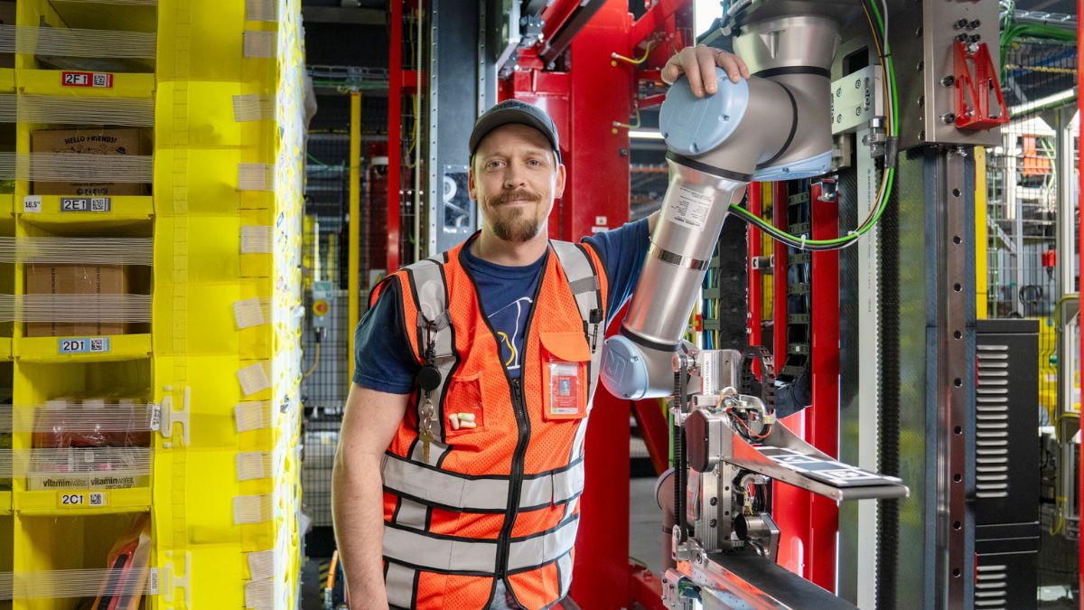 Amazon's New Vulcan Robots for Fulfilment Centres Have a &lsquo;Sense of Touch&rsquo;