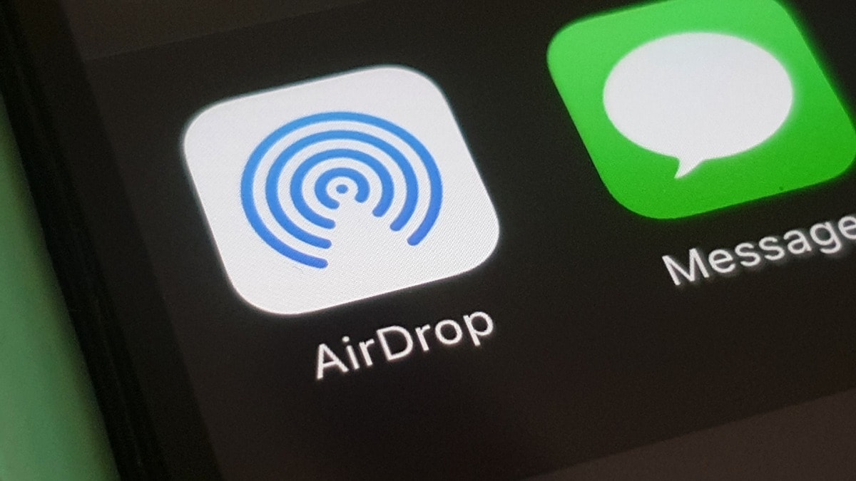 iOS 16.1.1 Update Limits AirDrop File Sharing Feature Used by iPhone Users at Protests in China