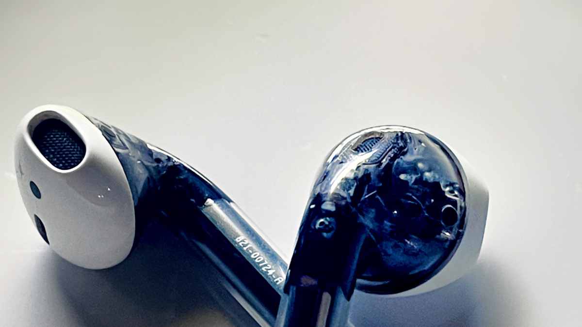 Apple AirPods and 29W Power Adapter Prototypes Leak in Images Featuring Translucent Design