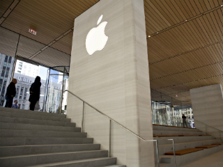 Apple Bans Alex Jones&#039; Infowars From the App Store Over &#039;Objectionable Content&#039;