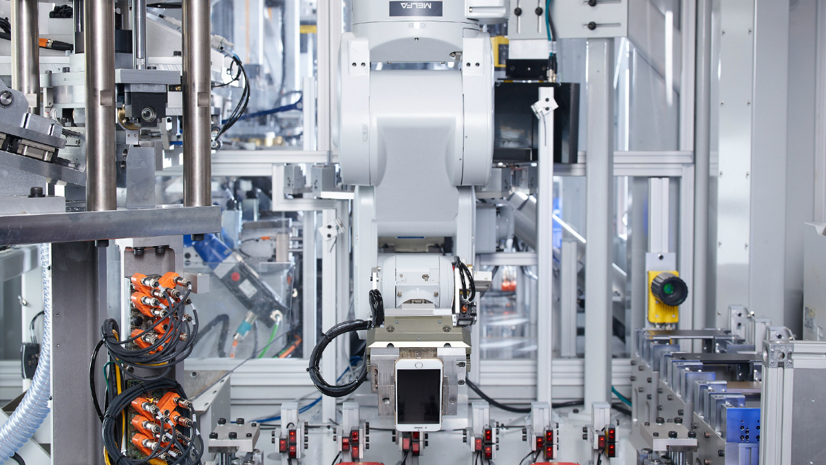 Apple Pushes Recycling of iPhone With "Daisy" Robot