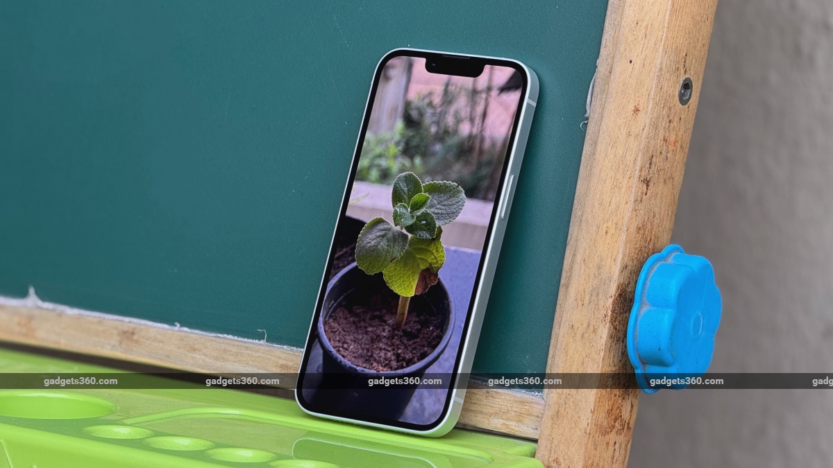 iPhone 17e With 6.1-Inch Display and Dynamic Island to Enter Mass Production Soon, Tipster Claims