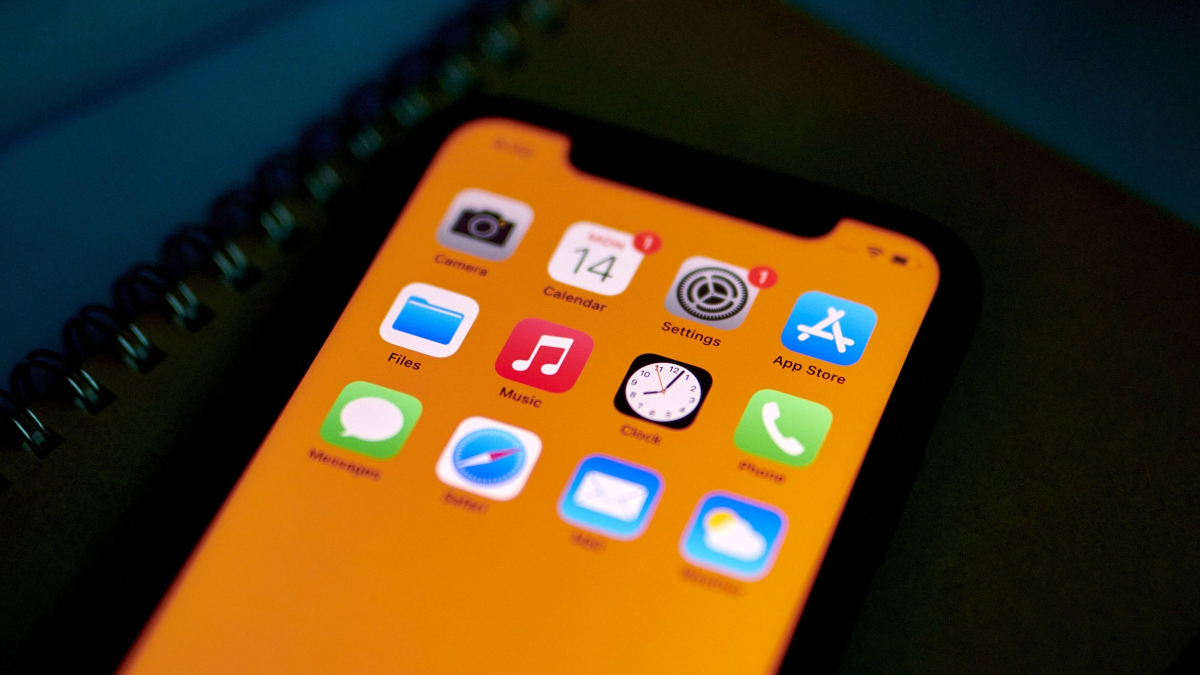 Apple Renews Qualcomm Deal to Cover iPhone Launches Till 2026 in Sign Its Own Modem Chip Isn&rsquo;t Ready