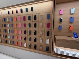 Apple Koregaon Park Opens as Company's First Apple Store in Pune