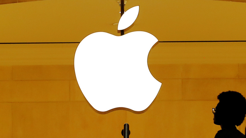 Apple-Goldman Credit Card Poses Risks, May 'Blow Up,' Analyst Says