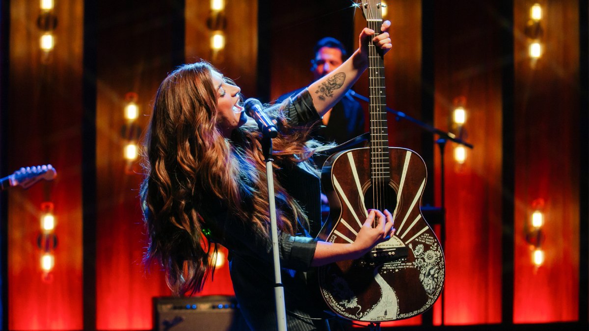 Apple Music Sessions Premiere With Live Performances From Carrie Underwood, Tenille Townes