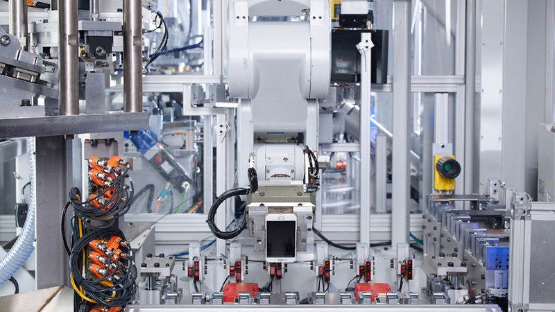 Apple 'Material Recovery Lab' Uses Robots to Rip Apart Devices for Recycling Materials