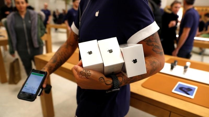 South Korean Group Files Complaint Against Apple CEO Over iPhone Slowdown