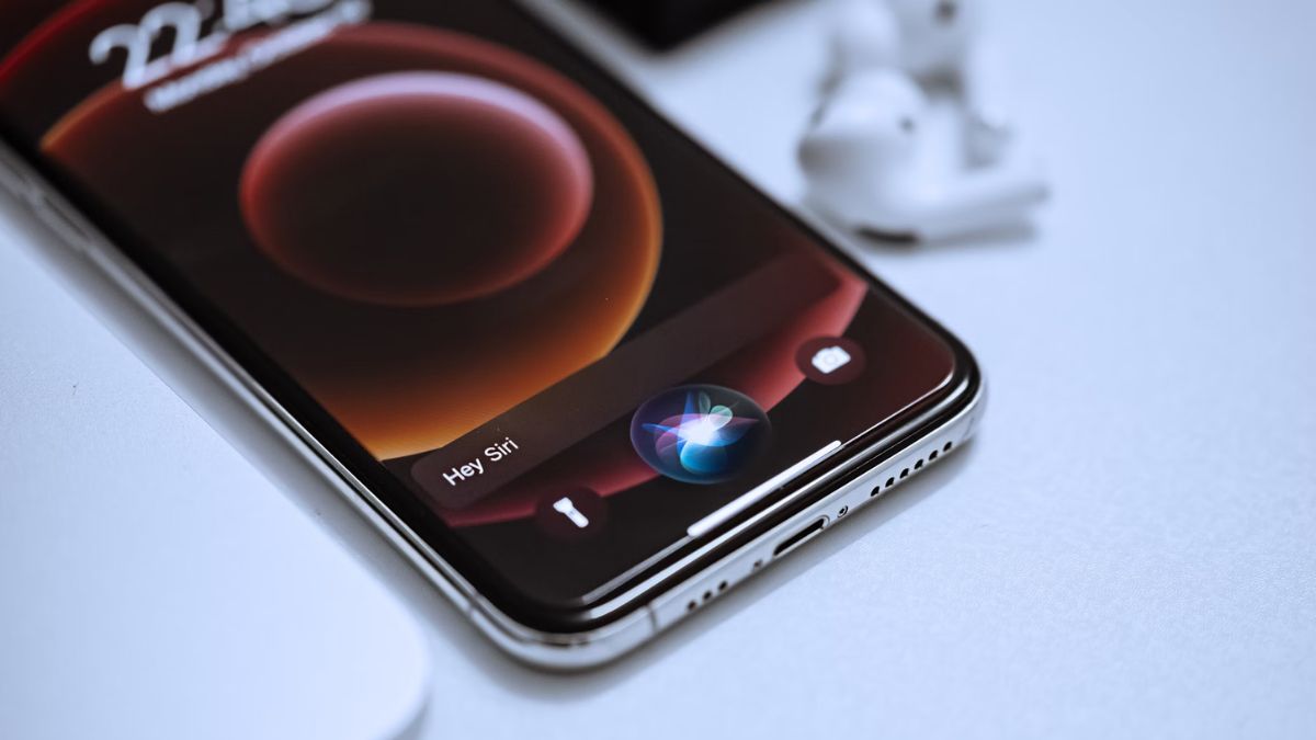 Apple's Siri Assistant Could Get a Massive AI-Charged Revamp at WWDC 2024: Report