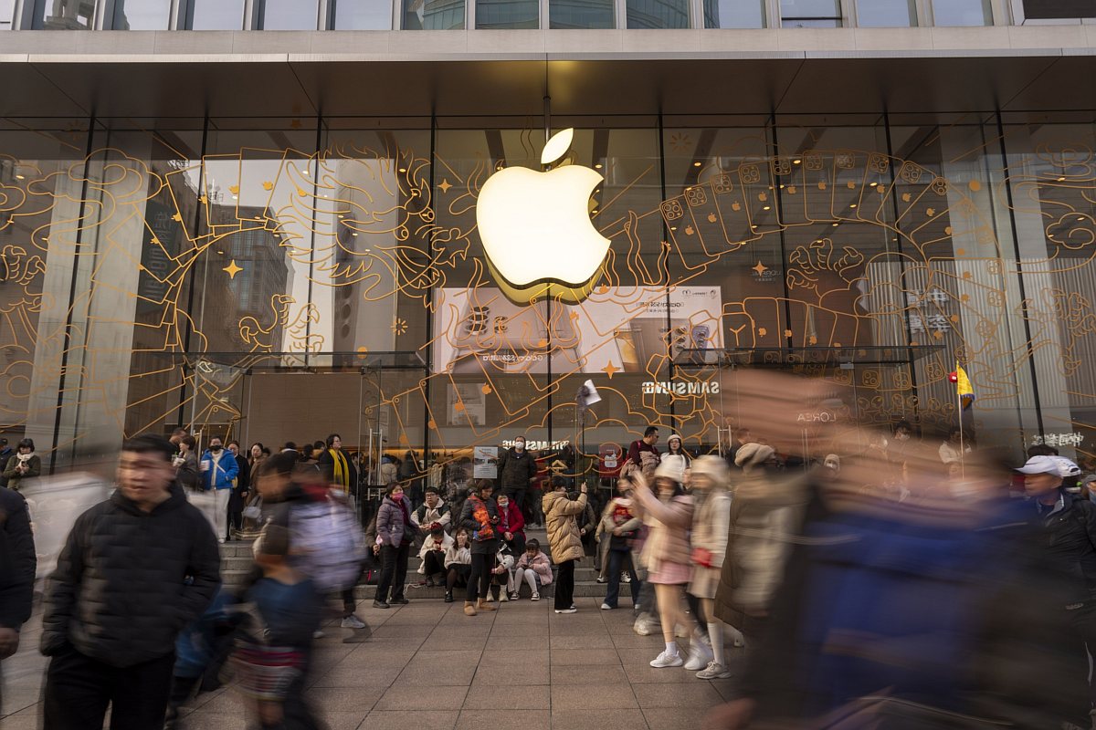 Apple’s Longest-Serving Designer Bart Andre Said to Depart Company, Adding to Exodus