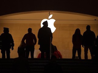 Apple, Google, Facebook Skip Legal Challenge to New Trump Travel Ban