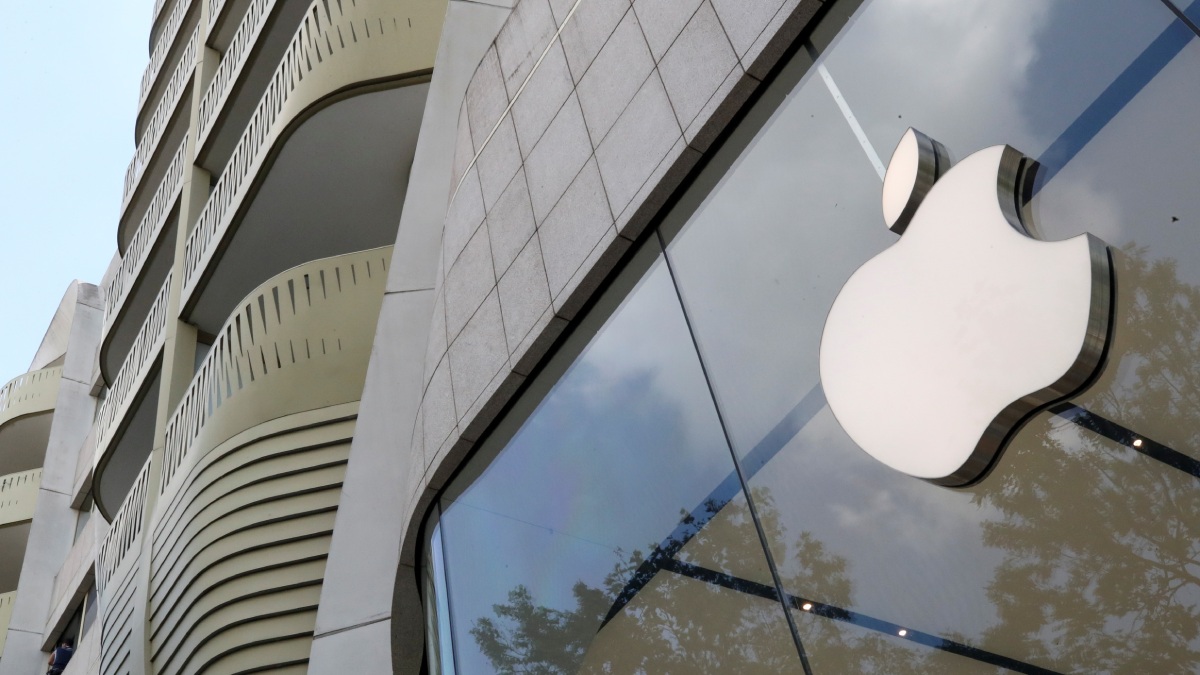 Apple Production Hubs Hit by Tariffs, Sending Shares Plummeting