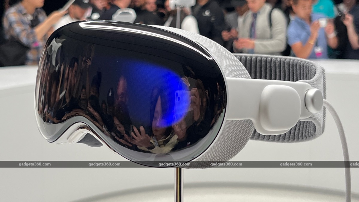 Apple Vision Pro Display Refresh Rate Revealed: All Details