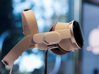 Apple Vision Air Could Debut as Thin and Light Mixed Reality Headset, Tipster Claims