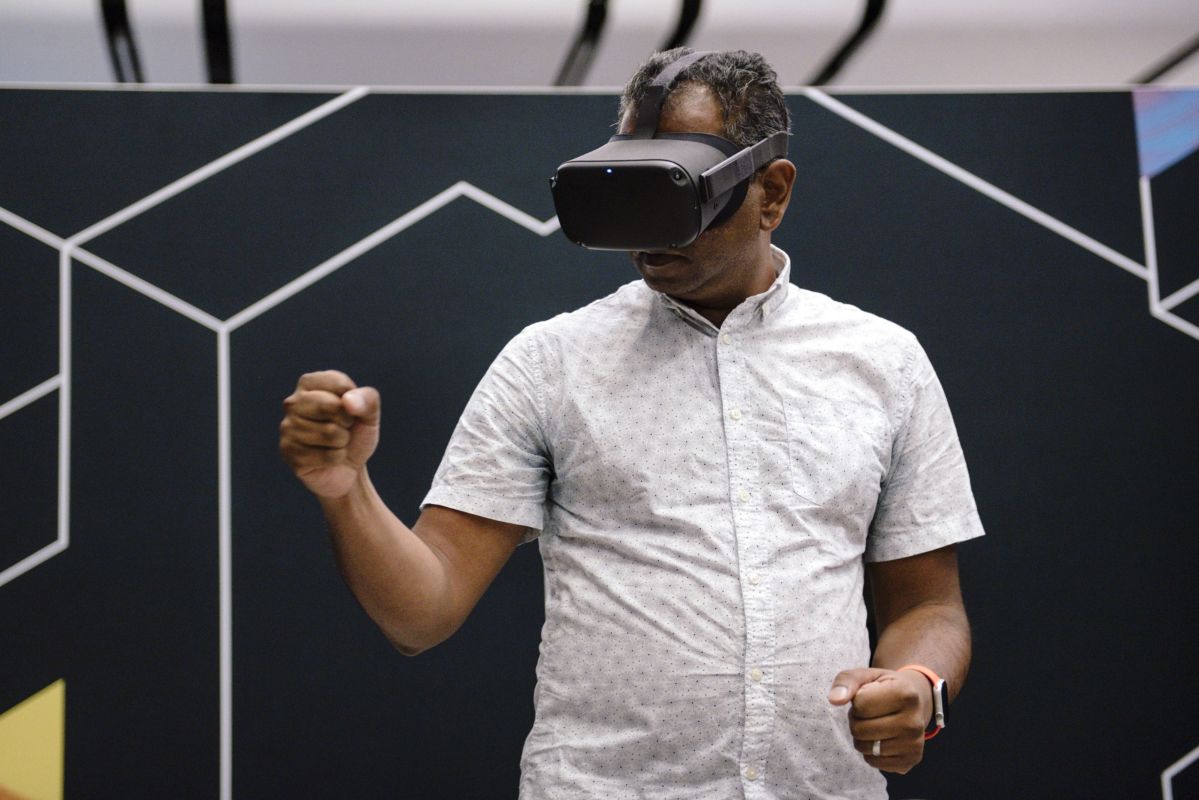 Apple Said to Release Mixed Reality Headset in 2022, AR Glasses in 2025, AR Contact Lenses in 2030: Report