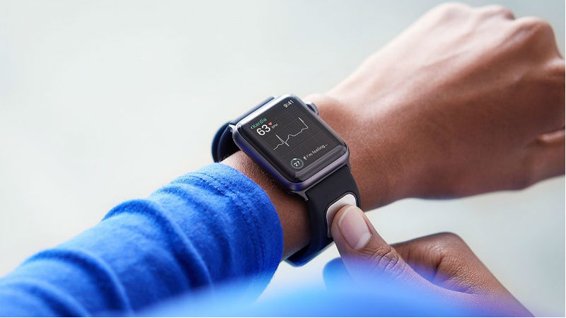 Apple Watch Said to Save Lives of Woman, 9-Month-Old Child by Calling 911