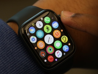 WhatsApp Tests Companion App for Apple Watch With Core Messaging Functionality